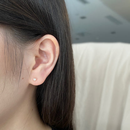 [Amore Jewels]Sparkling Heart Shaped Simple Earrings
