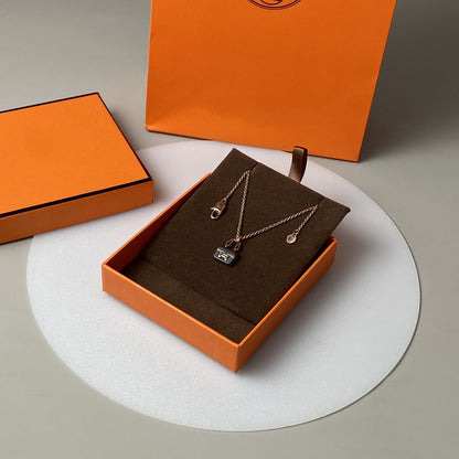 [Amore Jewels]CONSTANCE BLACK PEDANT PINK GOLD NECKLACE