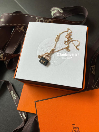 [Amore Jewels]CONSTANCE BLACK PEDANT PINK GOLD NECKLACE