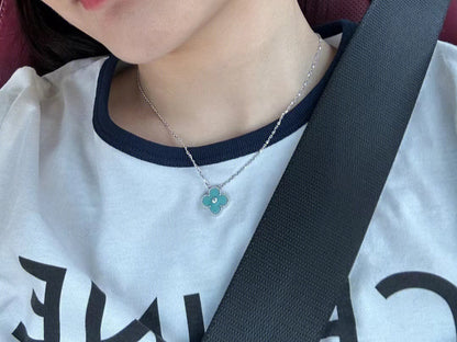[Amore Jewels]CLOVER 1 DIAMOND LIGHT BLUE SILVER NECKLACE