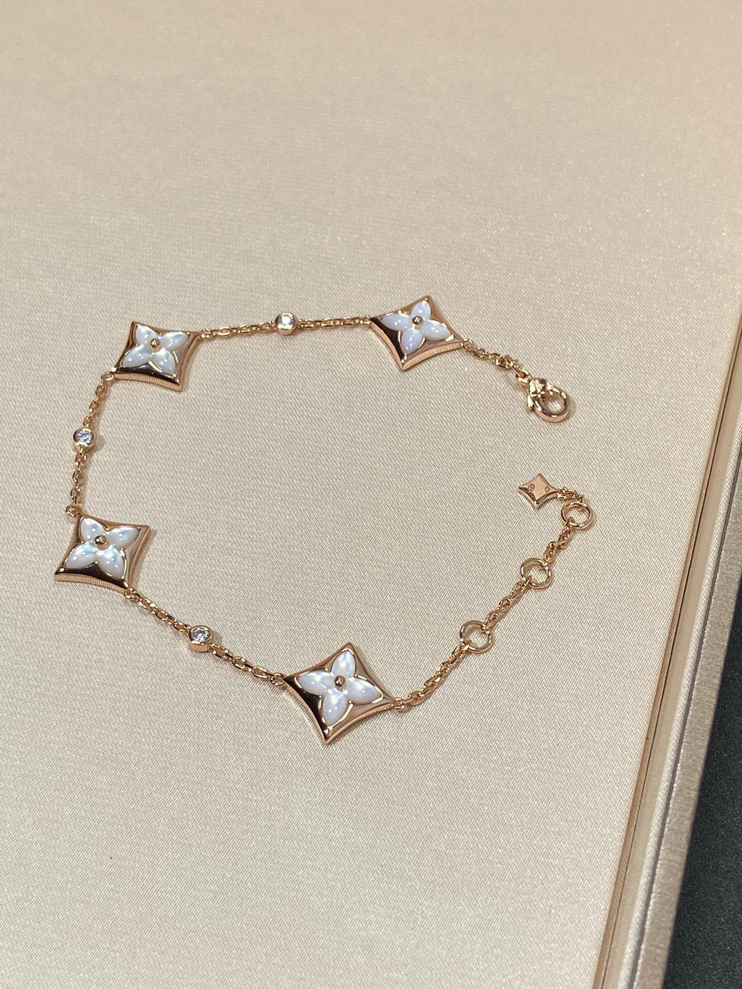 [Amore Jewels]STAR 4 MOTIF MOP DIAMOND PINK GOLD BRACELET