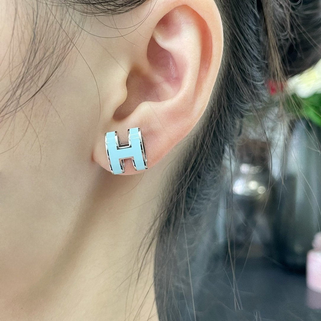 [Amore Jewels]POP H SKY BLUE STUD EARRINGS