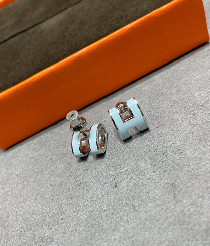 [Amore Jewels]POP H SKY BLUE STUD EARRINGS