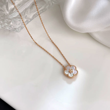 [Amore Jewels]LUCKY  WHITE MOP  PLUM BLOSSOM NECKLACE