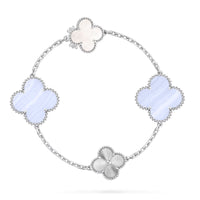 ```json
[
  {
    "Amore Jewels": "アモーレ ジュエルズ",
    "DETACHABLE CLOVER": "取り外し可能 クローバー",
    "15(11+4)": "15(11+4)",
    "FLOWER SILVER NECKLACE SET": "フラワー シルバー ネックレス セット"
  }
]
```